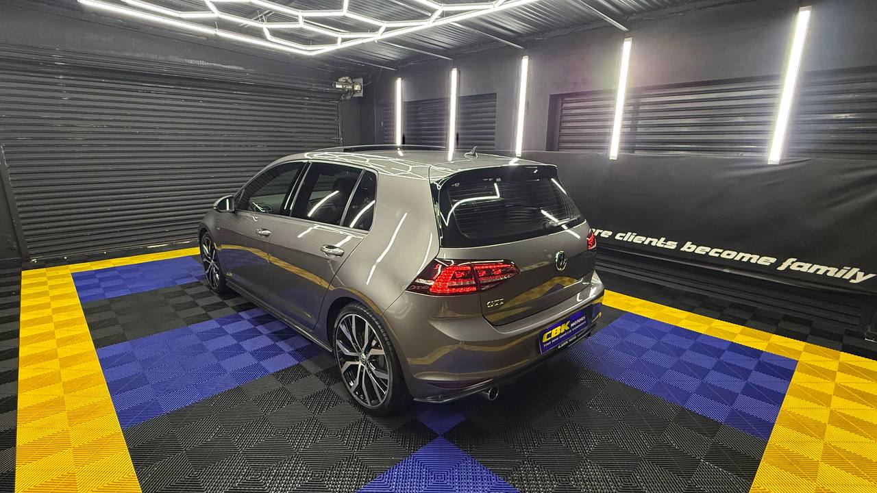 Volkswagen - Golf - GTI