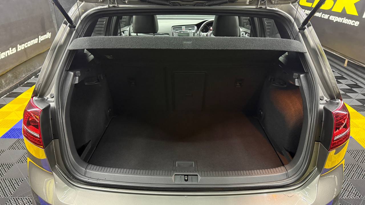 Volkswagen - Golf - GTI