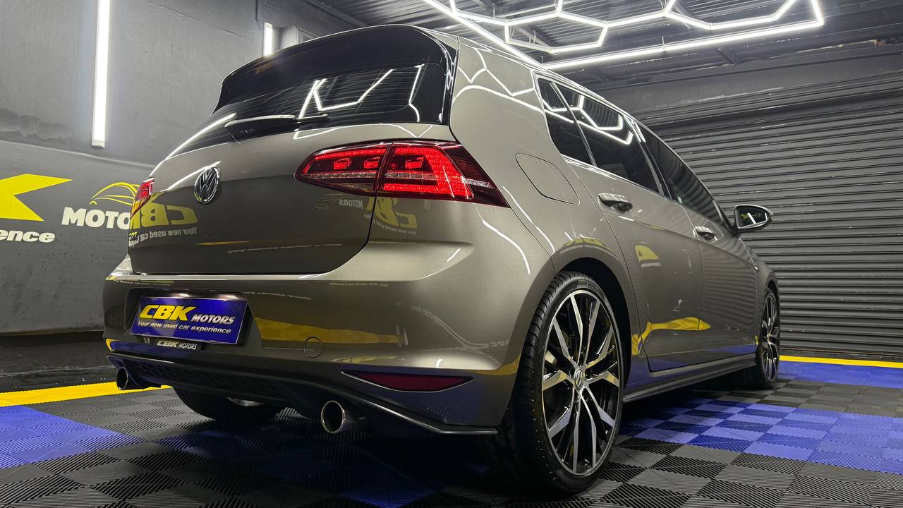 Volkswagen - Golf - GTI