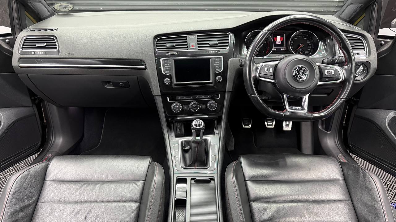 Volkswagen - Golf - GTI