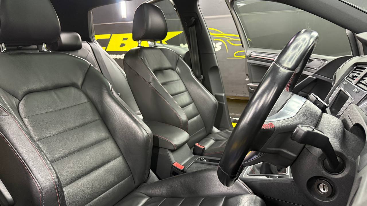 Volkswagen - Golf - GTI