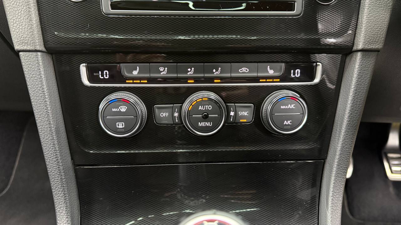 Volkswagen - Golf - GTI