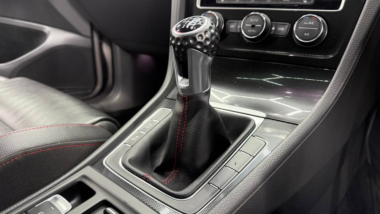 Volkswagen - Golf - GTI