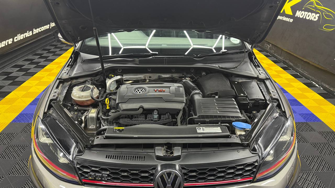 Volkswagen - Golf - GTI