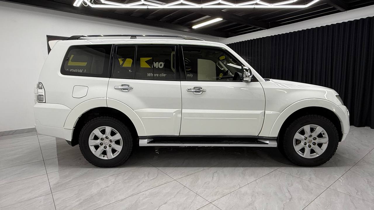 Mitsubishi - Pajero - 5-Door 3.2DI-D GLS