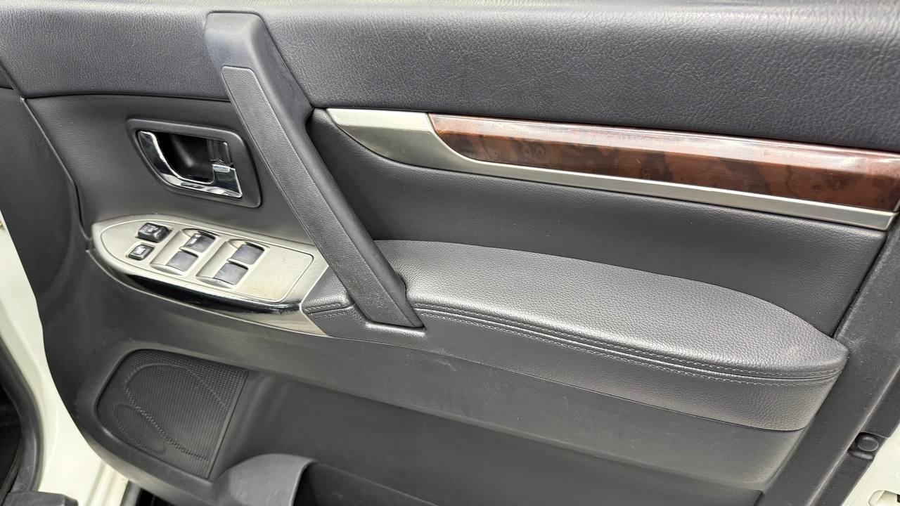 Mitsubishi - Pajero - 5-Door 3.2DI-D GLS