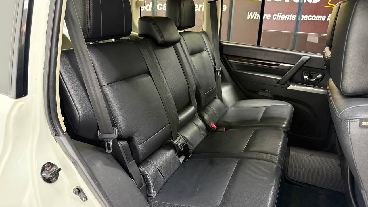 Mitsubishi - Pajero - 5-Door 3.2DI-D GLS