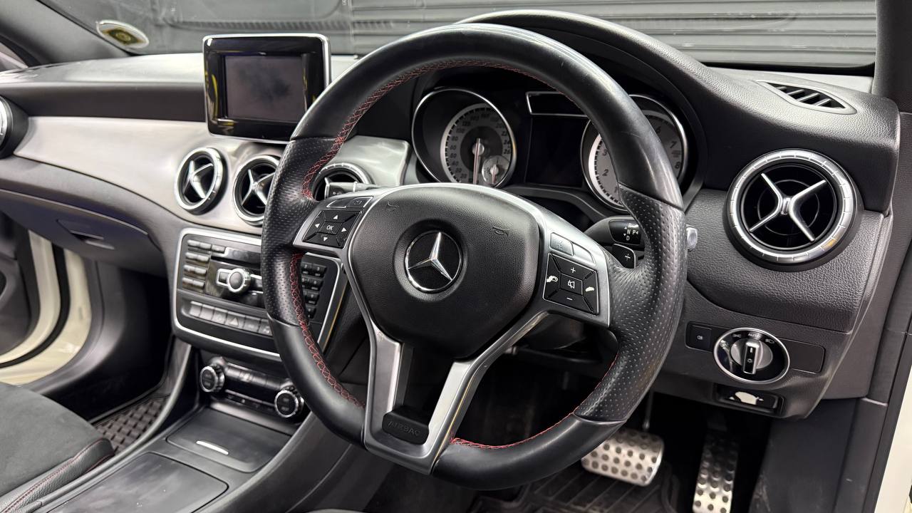 Mercedes-Benz - CLA - CLA200 AMG Line Auto