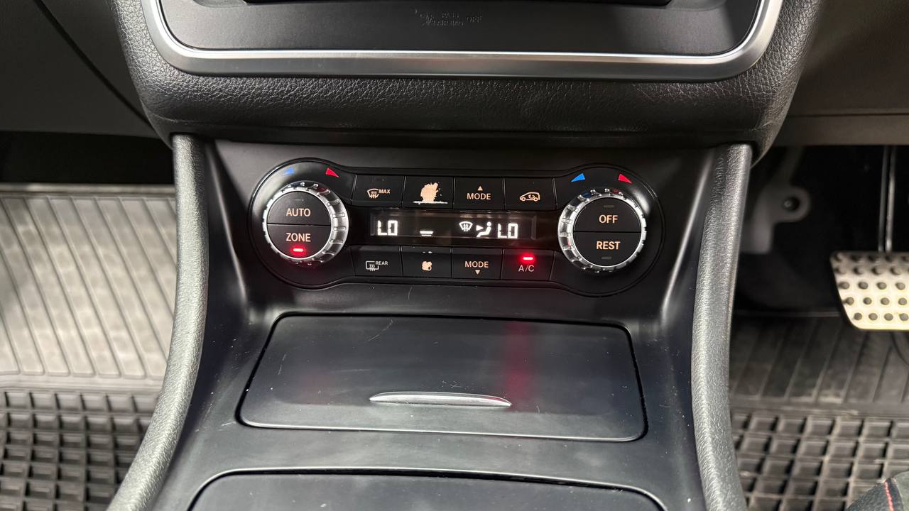 Mercedes-Benz - CLA - CLA200 AMG Line Auto