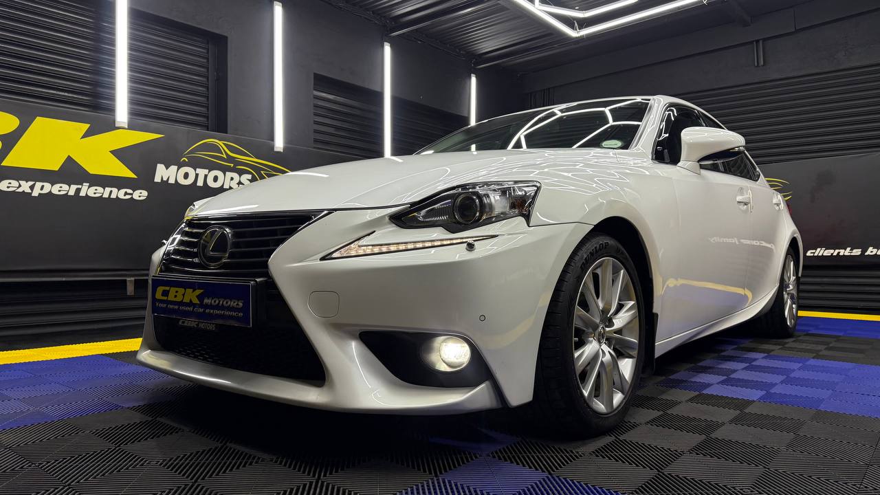 Lexus - IS - 200t EX