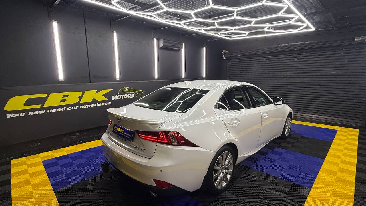 Lexus - IS - 200t EX