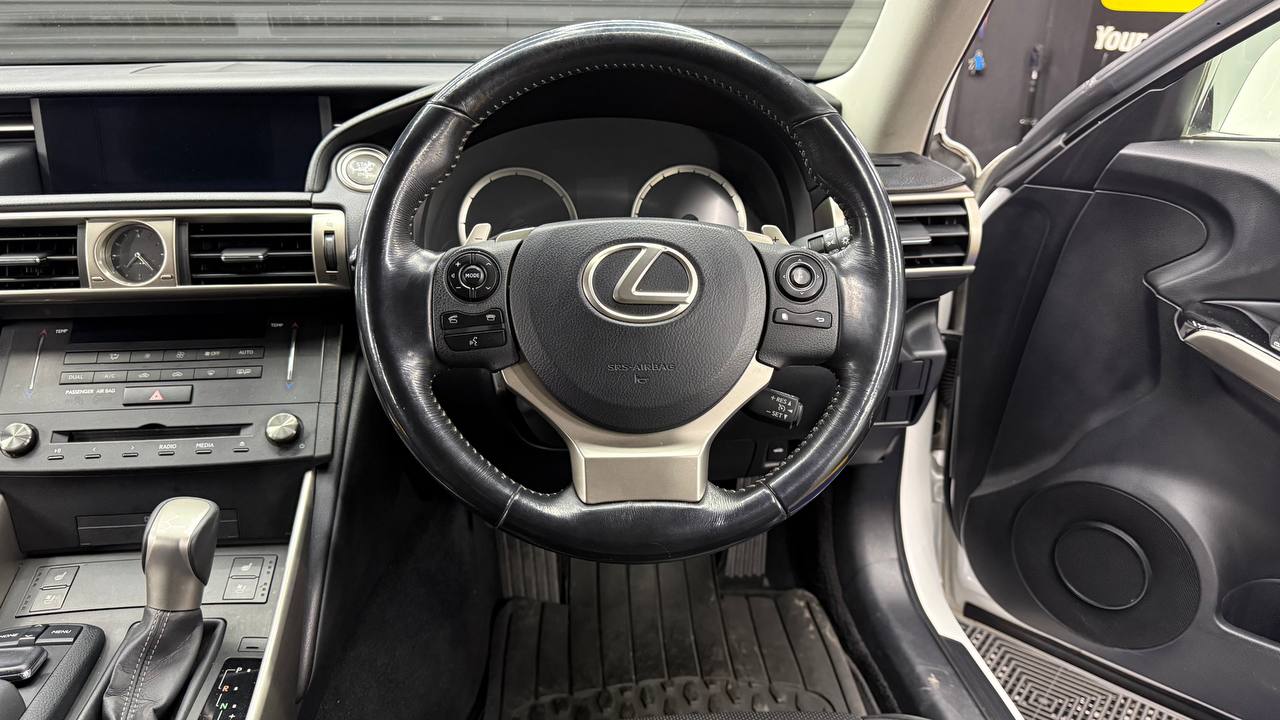 Lexus - IS - 200t EX