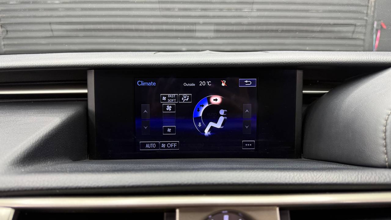 Lexus - IS - 200t EX