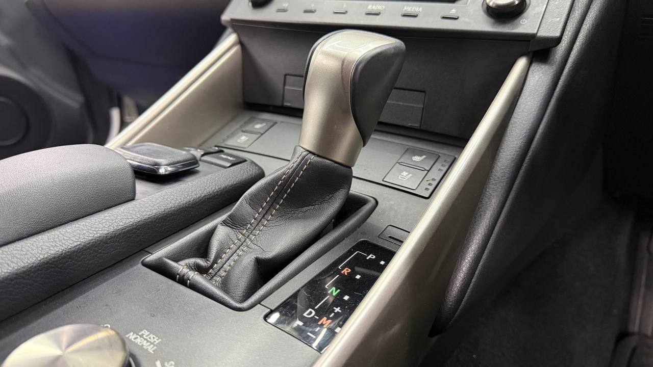 Lexus - IS - 200t EX