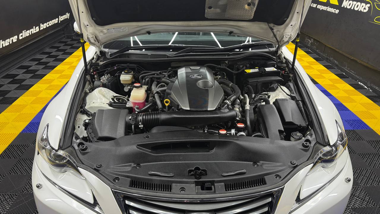 Lexus - IS - 200t EX