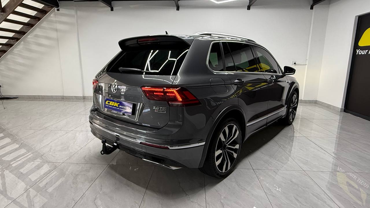 Volkswagen - Tiguan - 2.0TSI 4Motion Highline R-Line