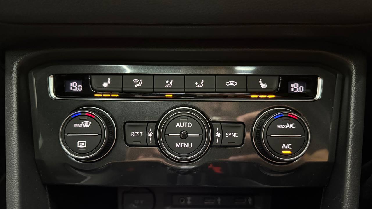 Volkswagen - Tiguan - 2.0TSI 4Motion Highline R-Line
