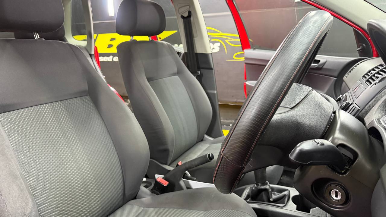 Volkswagen - Polo Vivo - 5-Door 1.4 Blueline
