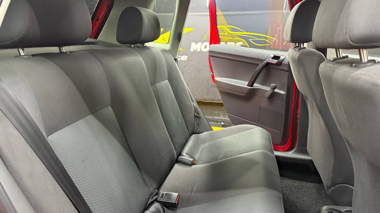 Volkswagen - Polo Vivo - 5-Door 1.4 Blueline