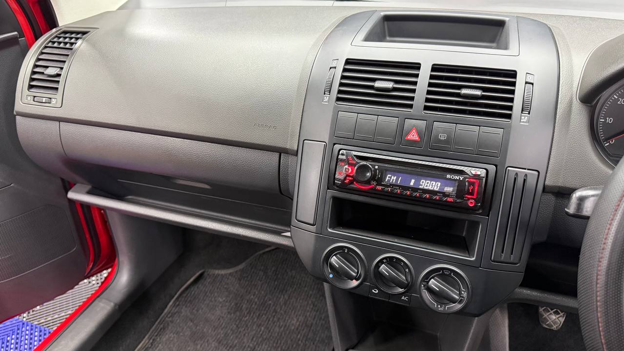 Volkswagen - Polo Vivo - 5-Door 1.4 Blueline