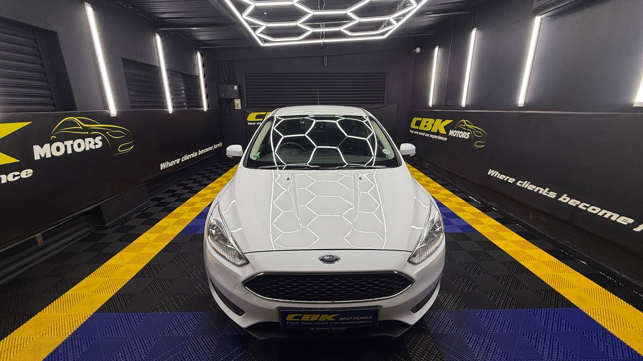 Ford - Focus - Sedan 1.0T Ambiente