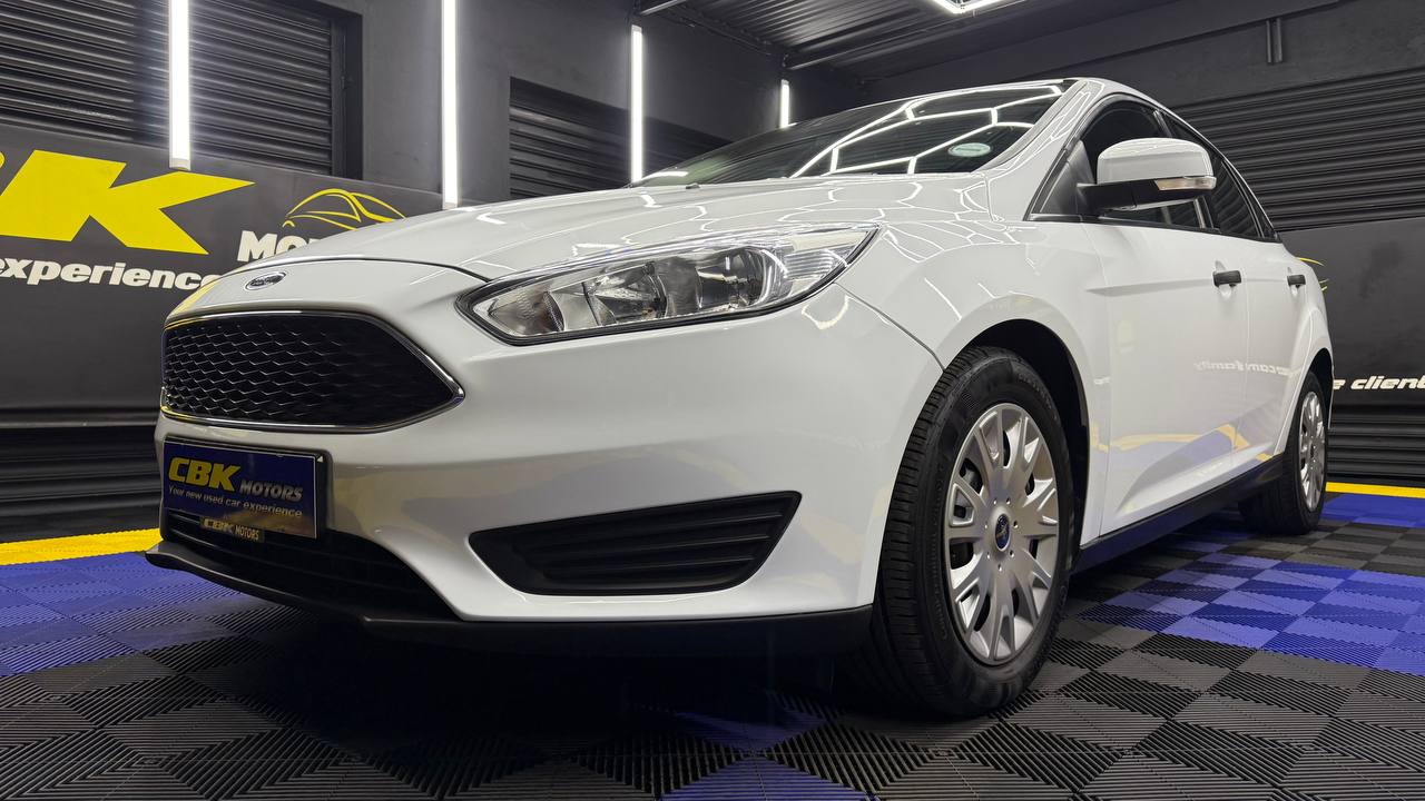 Ford - Focus - Sedan 1.0T Ambiente