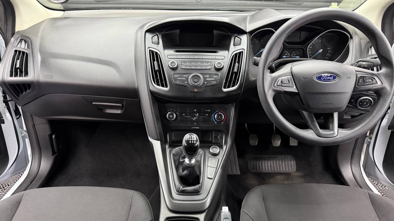 Ford - Focus - Sedan 1.0T Ambiente