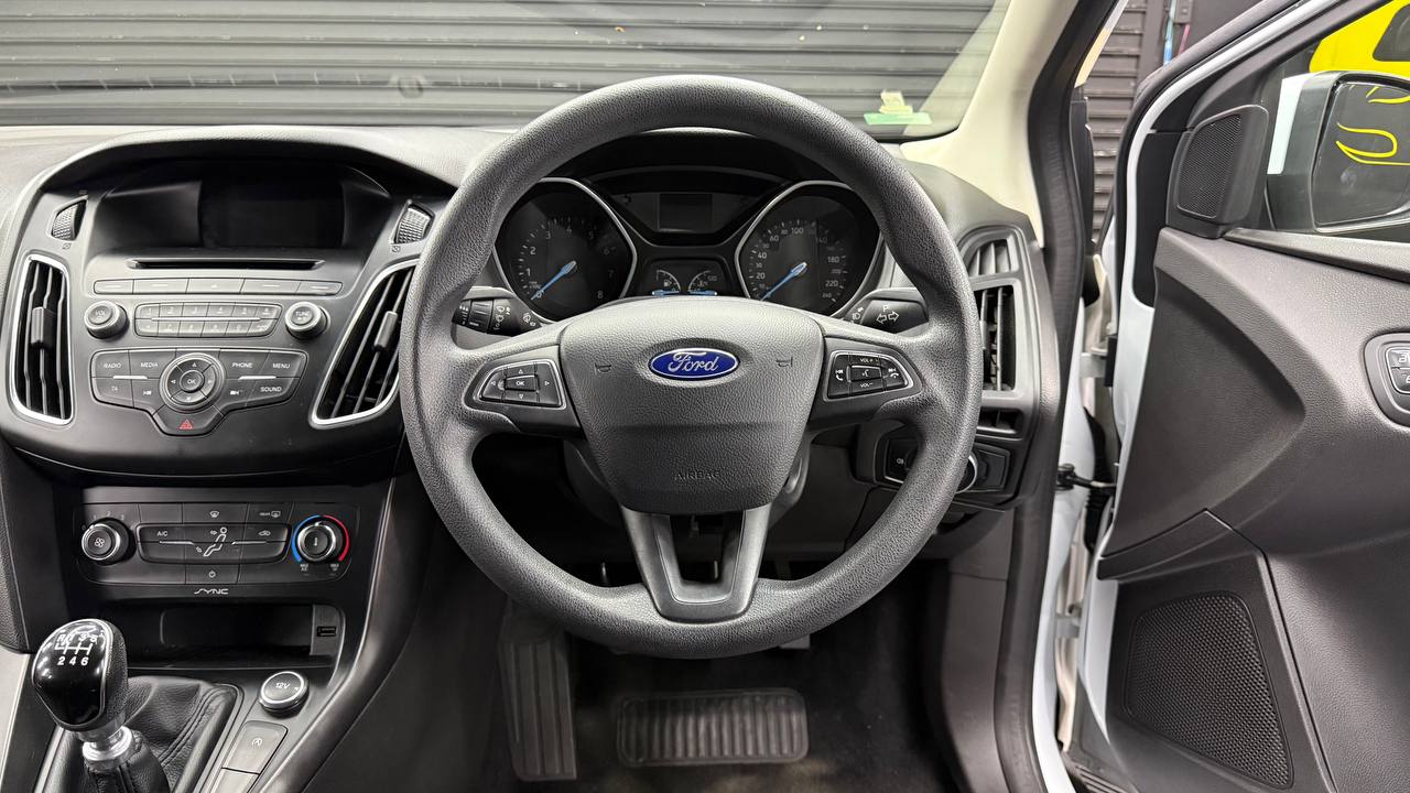 Ford - Focus - Sedan 1.0T Ambiente