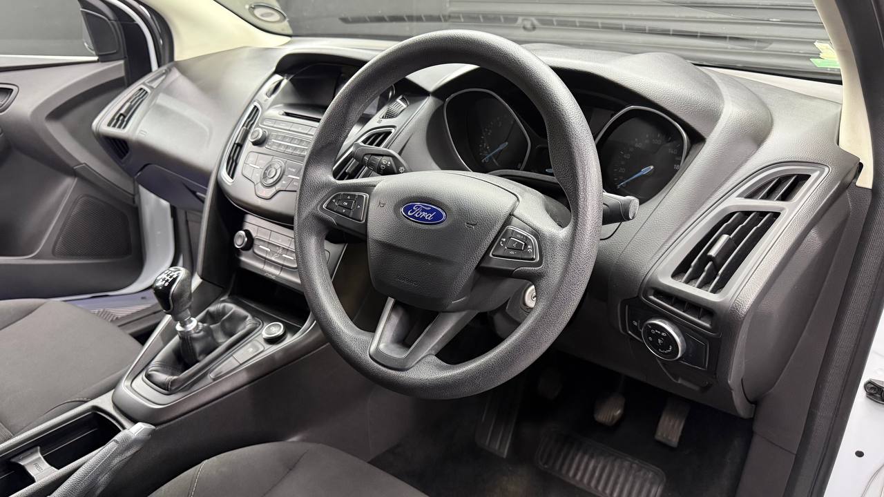 Ford - Focus - Sedan 1.0T Ambiente