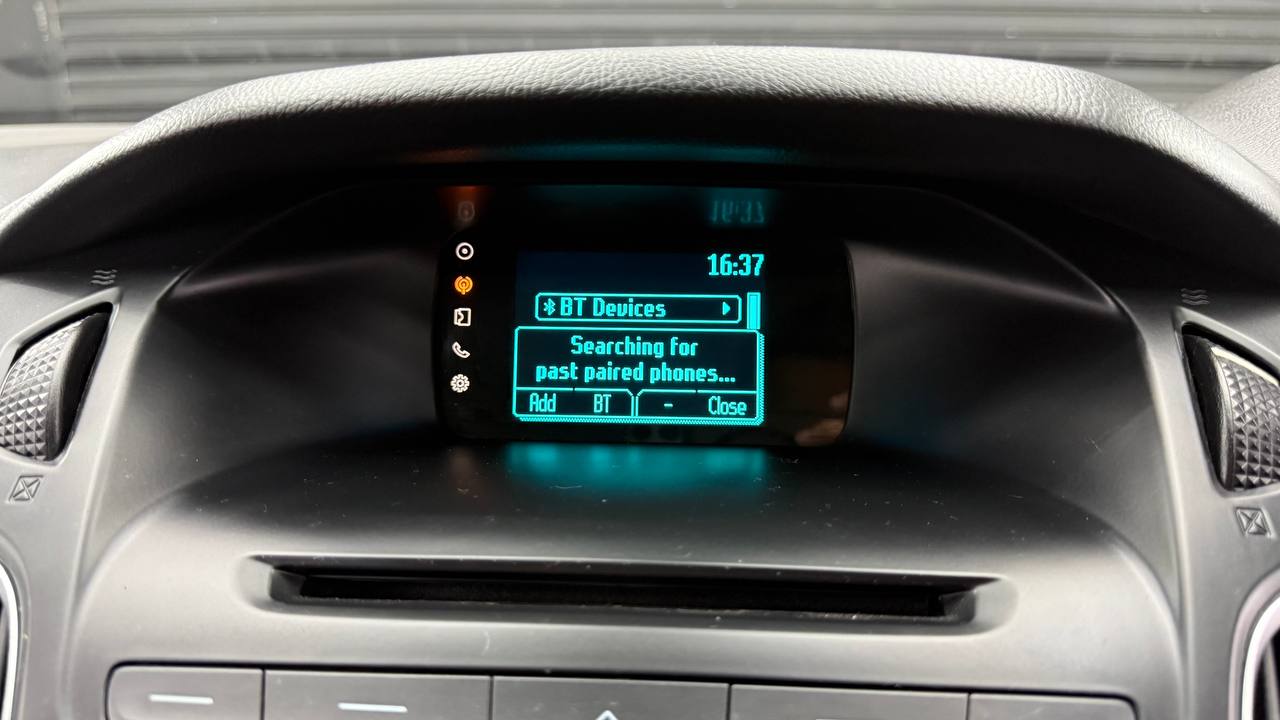 Ford - Focus - Sedan 1.0T Ambiente