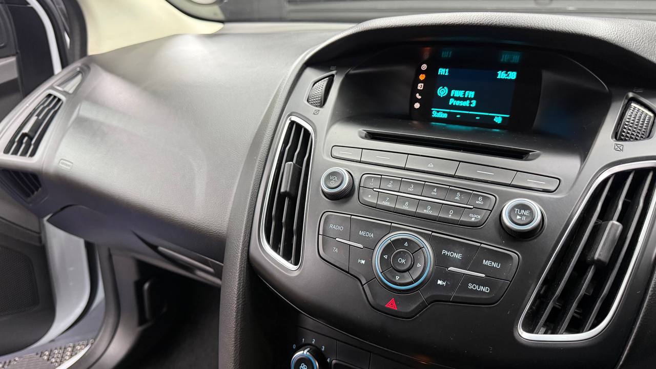 Ford - Focus - Sedan 1.0T Ambiente