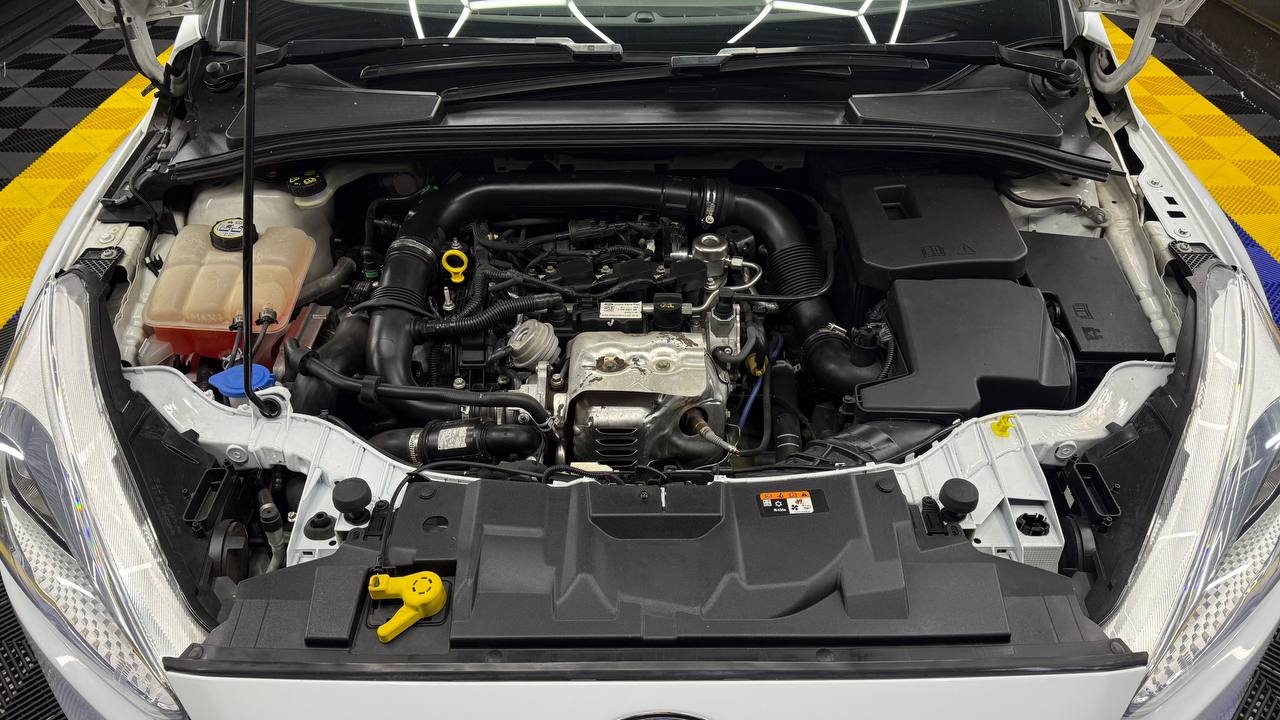 Ford - Focus - Sedan 1.0T Ambiente
