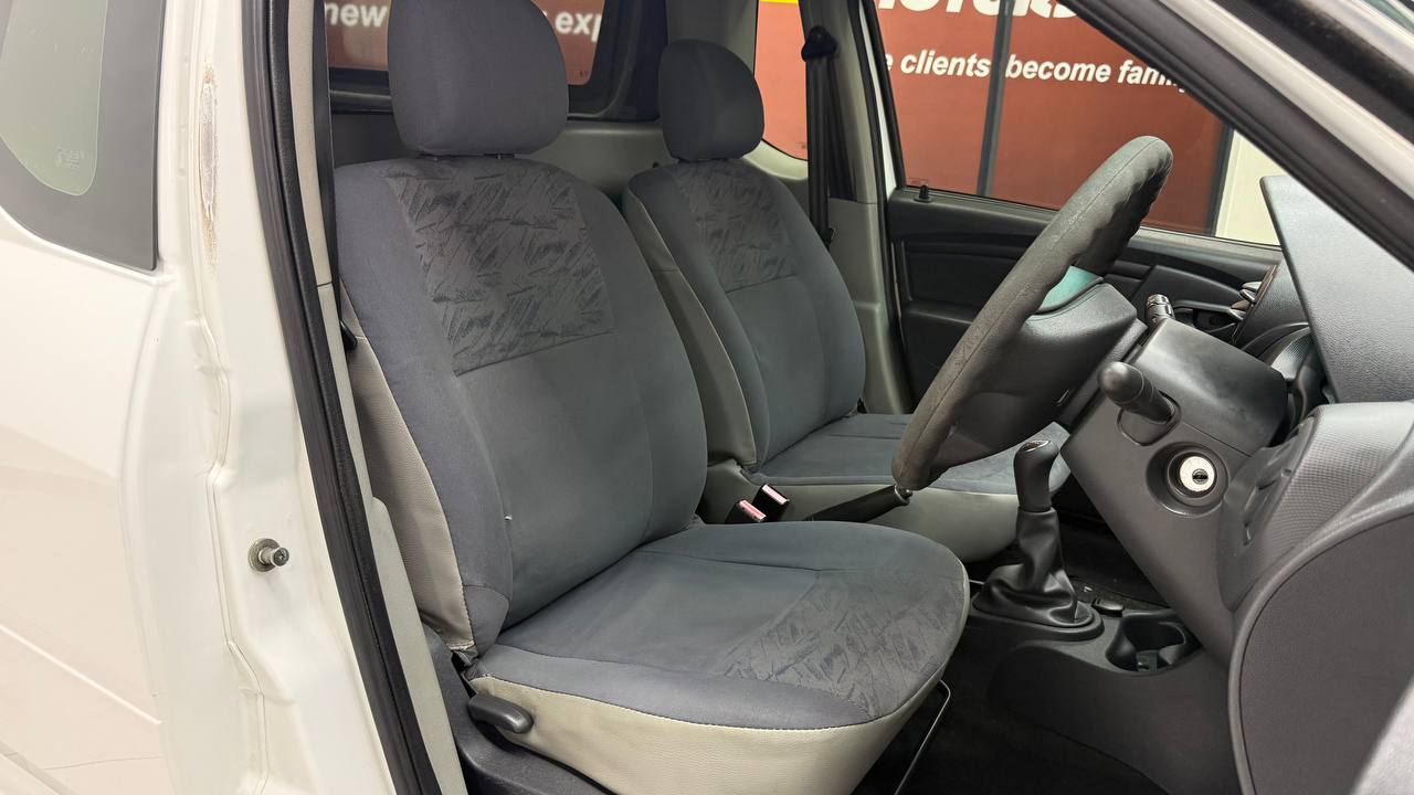 Nissan - NP200 - 1.6i (Aircon) Safety Pack