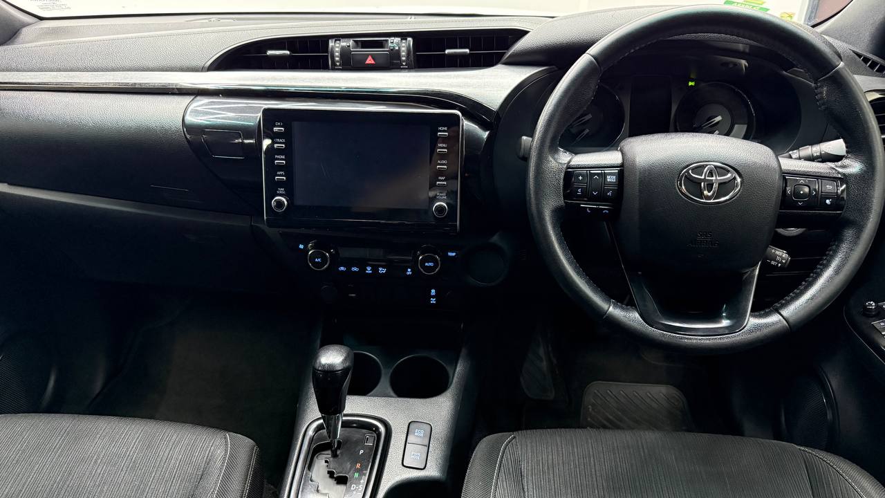 Toyota - Hilux - 2.8GD-6 Double Cab Legend Auto