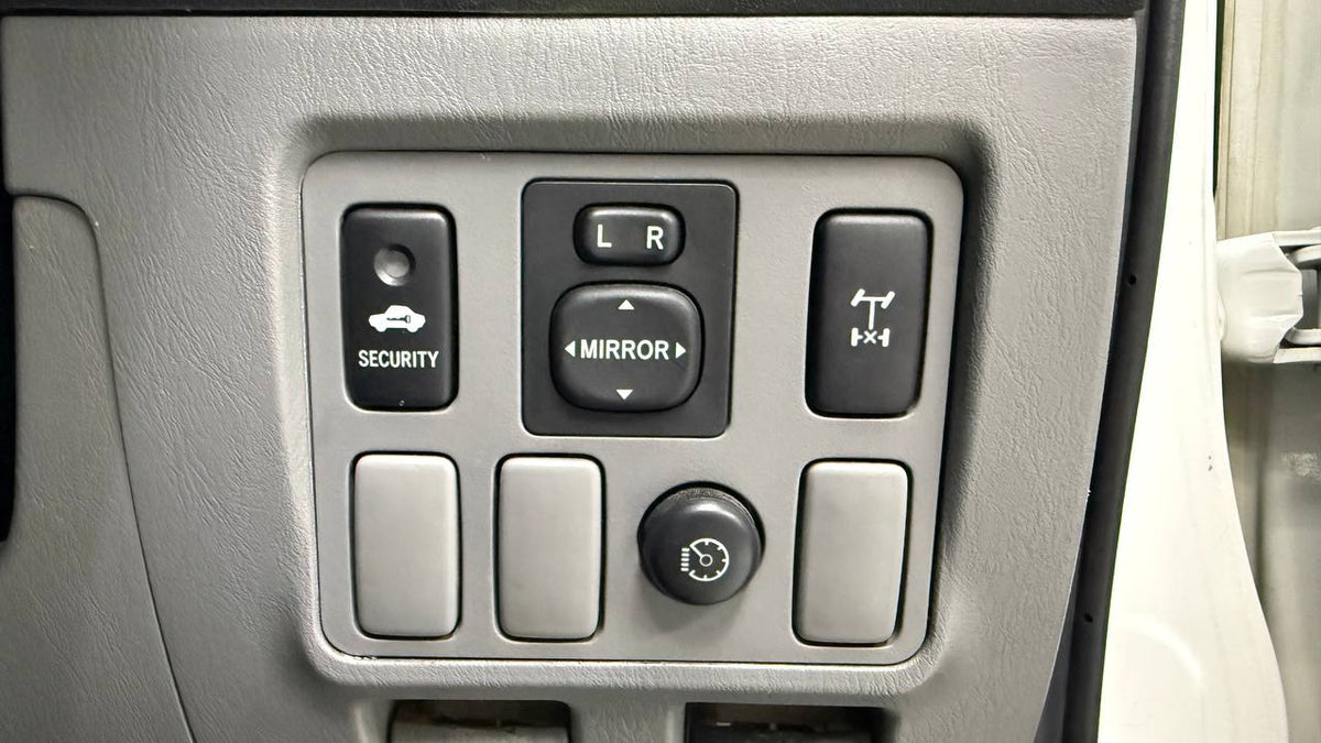 Toyota - Hilux - 3.0D-4D Double Cab Raider