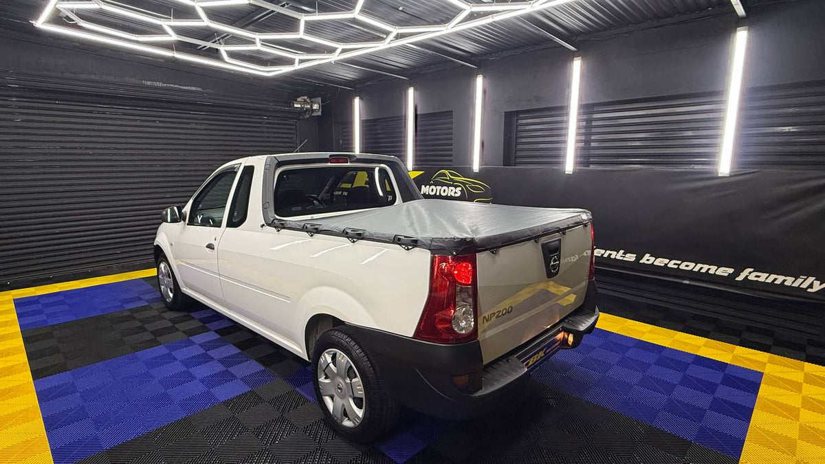 Nissan - NP200 - 1.6i (Aircon) Safety Pack