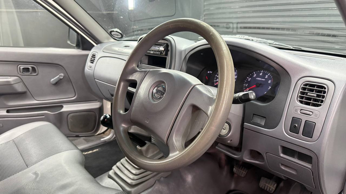 Nissan - NP300 Hardbody - 2.0