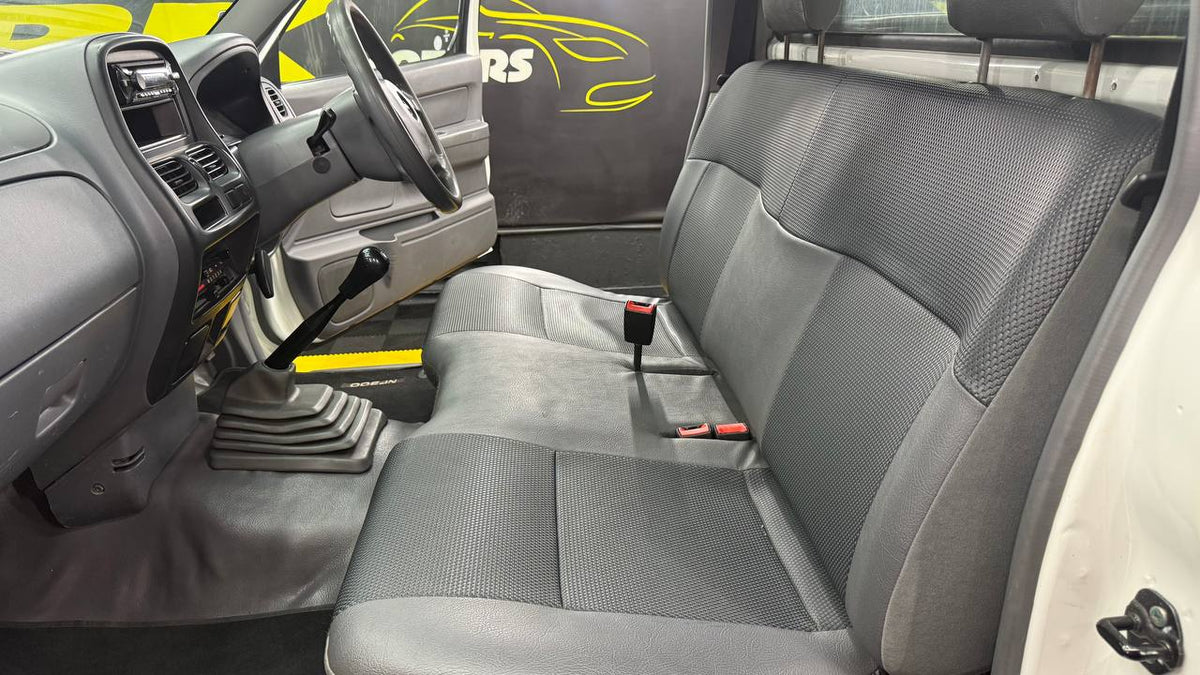 Nissan - NP300 Hardbody - 2.0