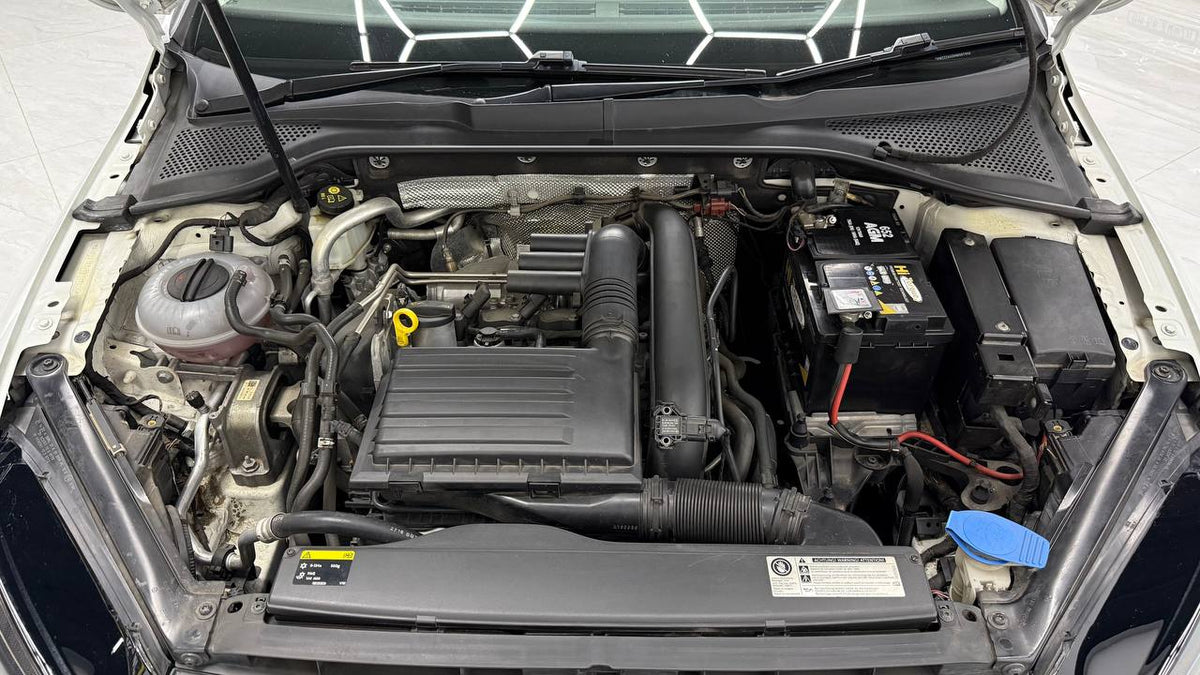 Volkswagen - Golf - 1.4TSI Comfortline R-Line