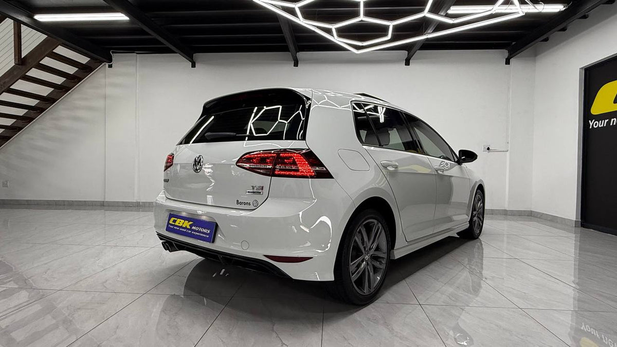 Volkswagen - Golf - 1.4TSI Comfortline R-Line