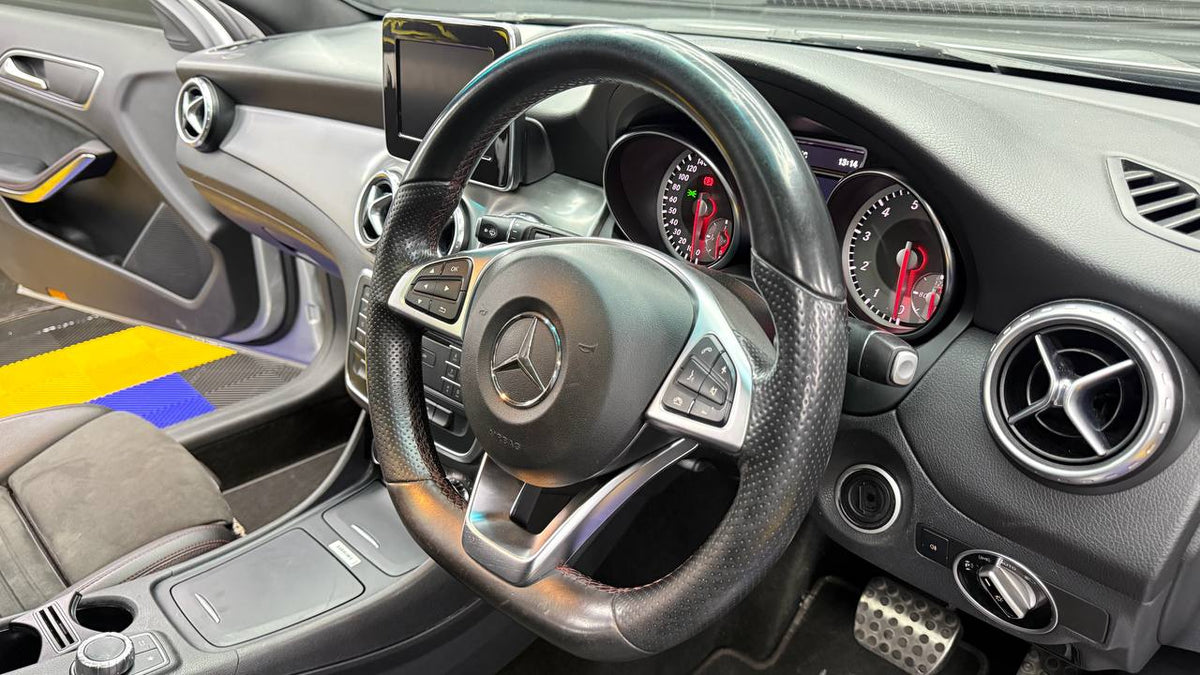 Mercedes-Benz - GLA - GLA200 Auto