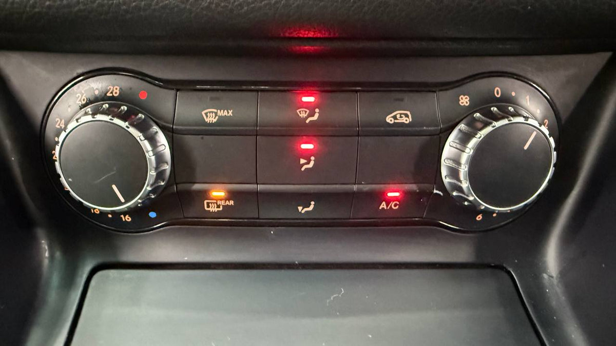 Mercedes-Benz - GLA - GLA200 Auto