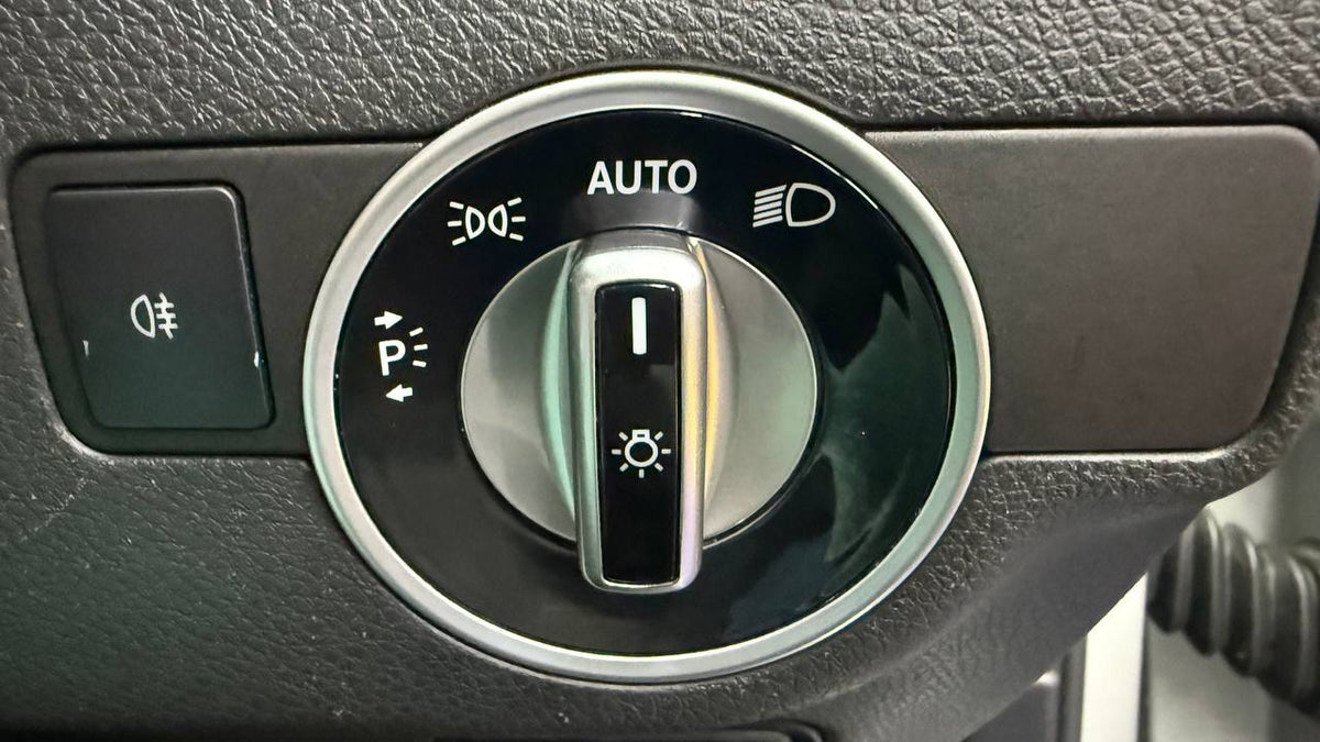 Mercedes-Benz - GLA - GLA200 Auto
