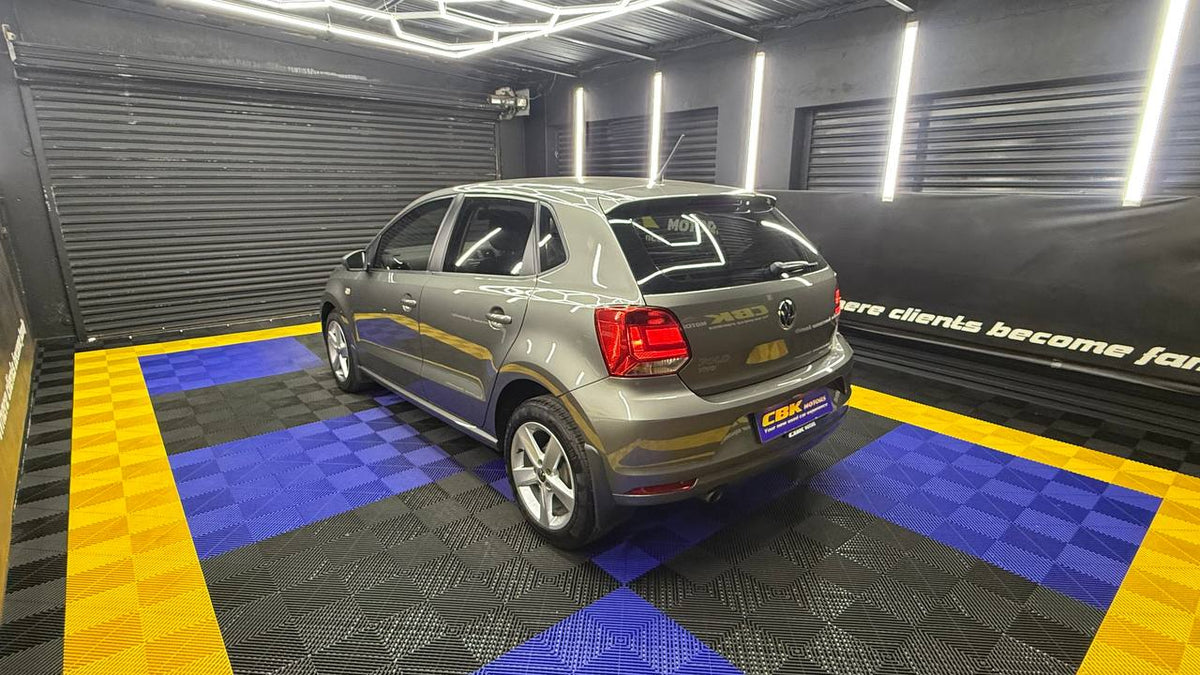 Volkswagen - Polo Vivo - Hatch 1.6 Comfortline Auto