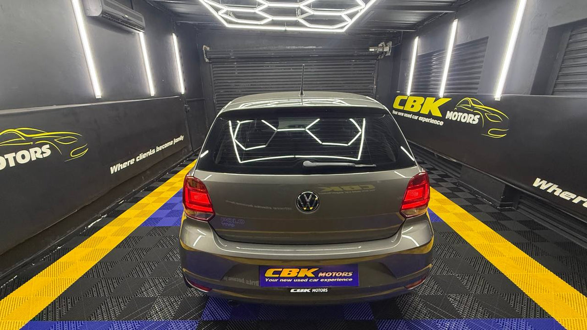 Volkswagen - Polo Vivo - Hatch 1.6 Comfortline Auto