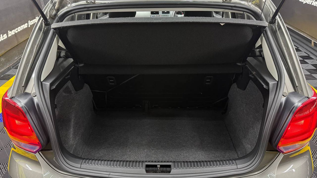 Volkswagen - Polo Vivo - Hatch 1.6 Comfortline Auto