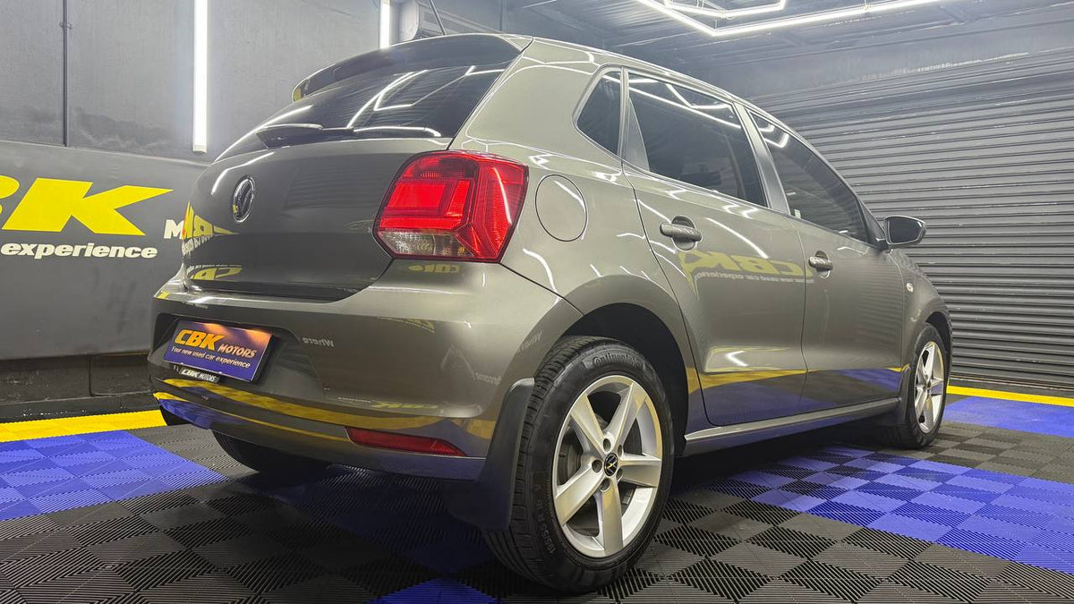 Volkswagen - Polo Vivo - Hatch 1.6 Comfortline Auto