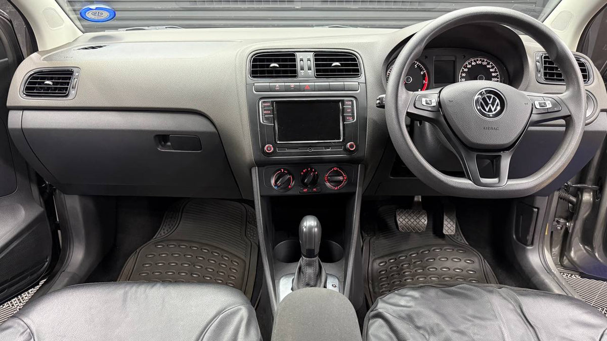 Volkswagen - Polo Vivo - Hatch 1.6 Comfortline Auto