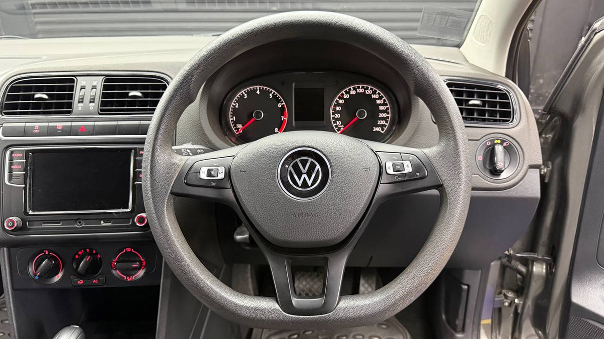 Volkswagen - Polo Vivo - Hatch 1.6 Comfortline Auto