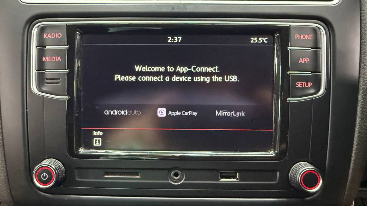Volkswagen - Polo Vivo - Hatch 1.6 Comfortline Auto